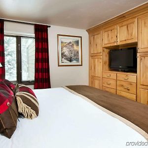 Premier One-Bedroom Apartment